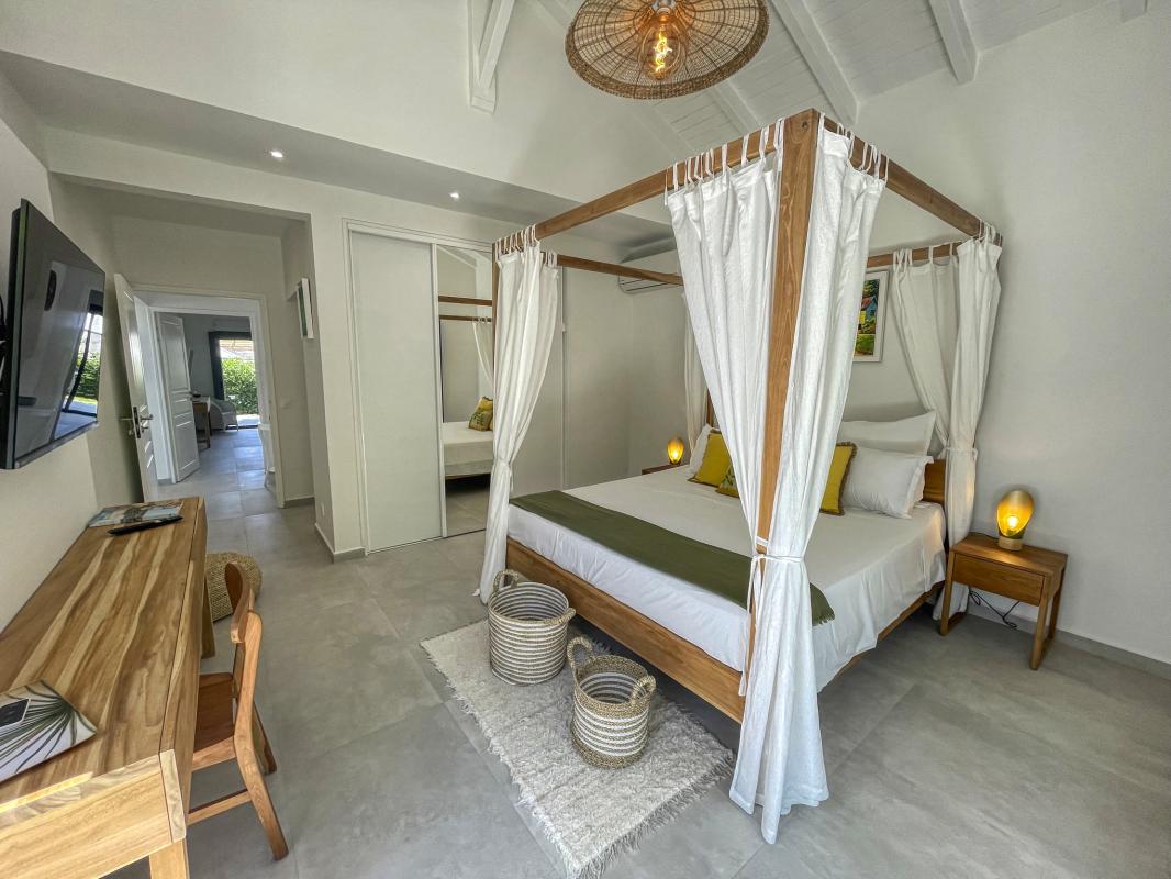 32 Location villa piscine accès plage Saint François Guadeloupe_chambre 2
